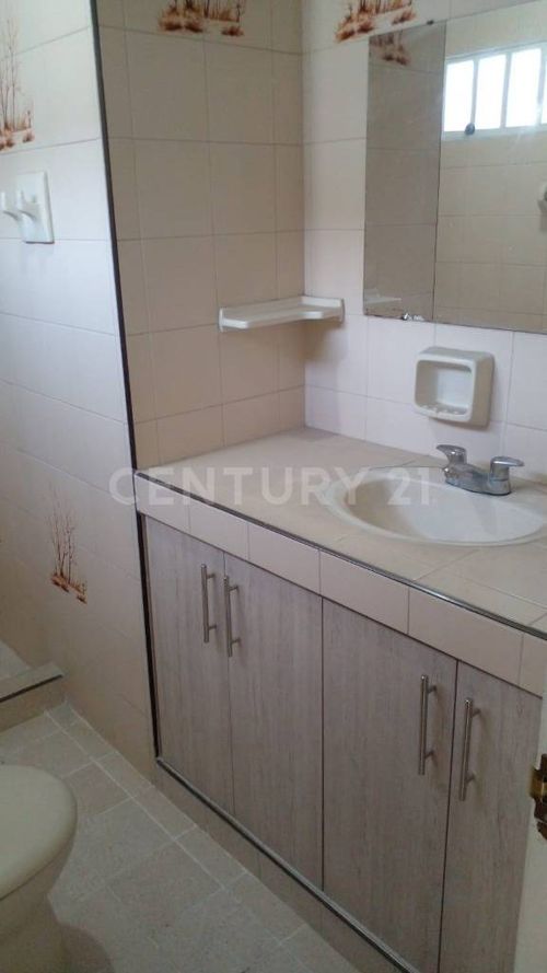 Casa de 12 alcobas en venta en La Esmeralda, Cali, 350 m² · foto 11 de 16