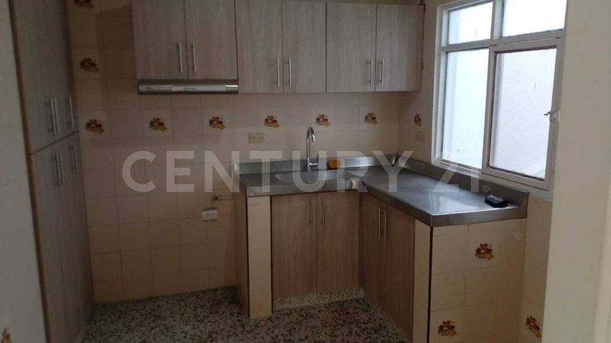 Casa de 12 alcobas en venta en La Esmeralda, Cali, 350 m² · foto 13 de 16