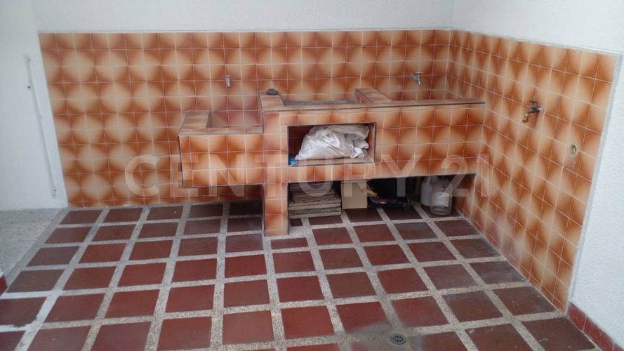 Casa de 12 alcobas en venta en La Esmeralda, Cali, 350 m² · foto 16 de 16