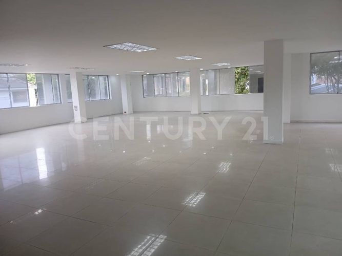 Retail space for rent in El gran limonar, Cali