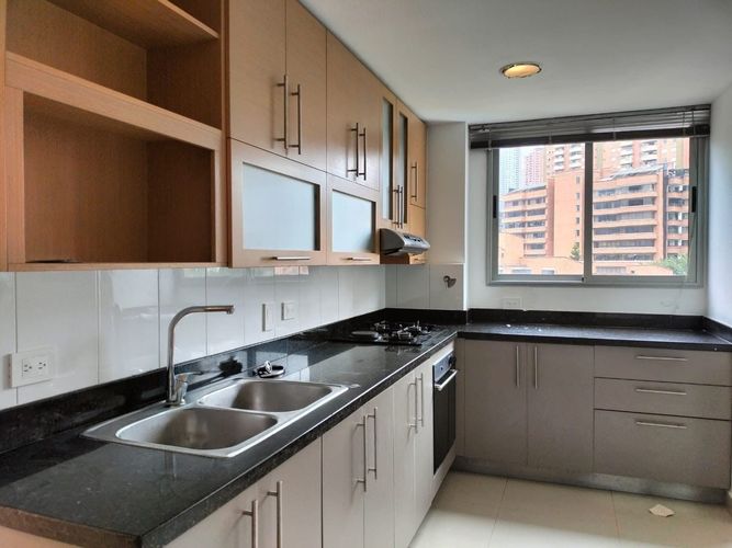 Apartamento de 3 alcobas en arriendo en El Poblado, Medellín, 134 m² · foto 5 de 17