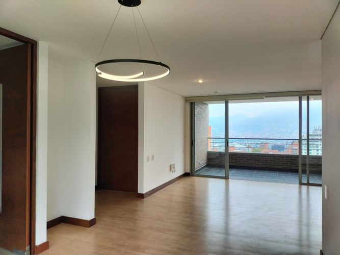 Apartamento de 3 alcobas en arriendo en El Poblado, Medellín, 134 m² · foto 2 de 17