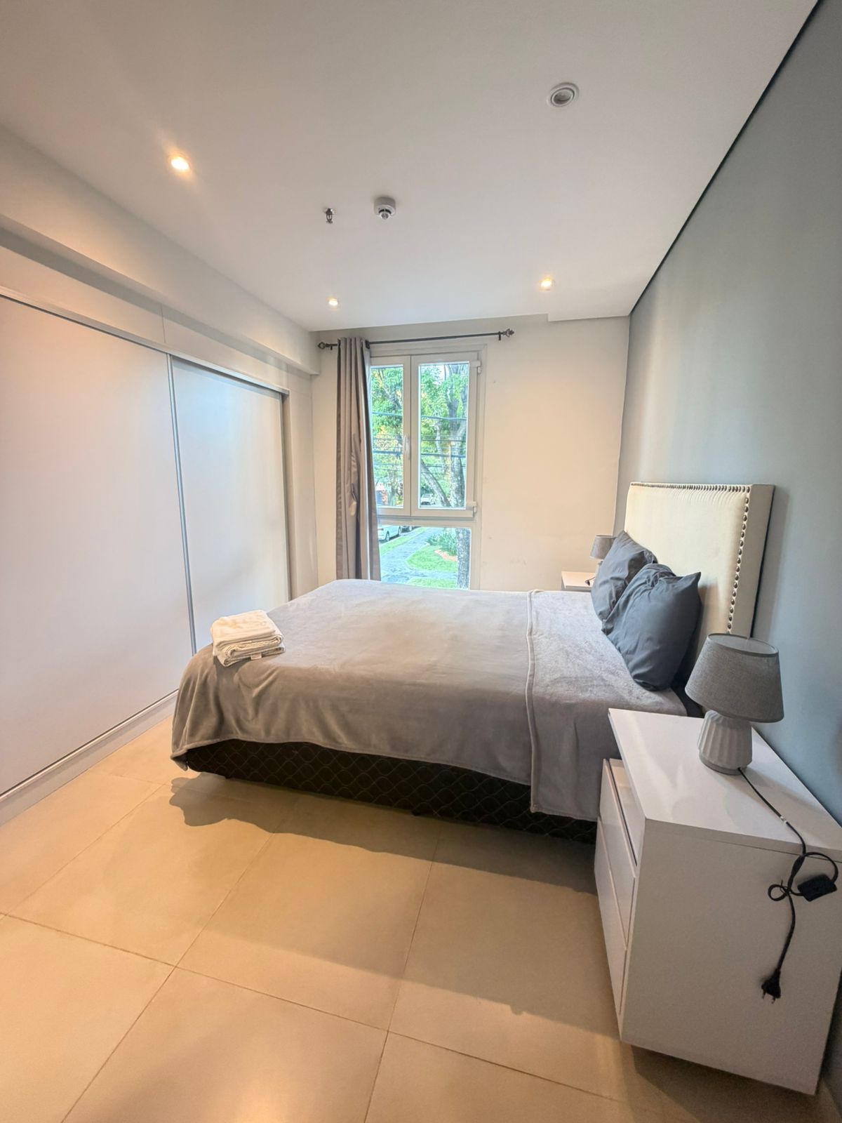 Lujo y Confort en Alquiler: Exclusivo Departamento de Estilo Moderno en el Corazón de Barrio Herrera — foto 2