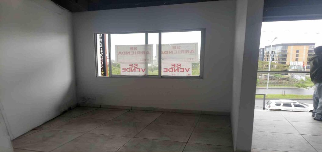 Local en venta en Avenida Centenario, Armenia, 57 m² · foto 2 de 11