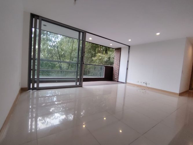 Apartamento de 3 alcobas en arriendo en El Poblado, Medellín, 84 m² · foto 13 de 24