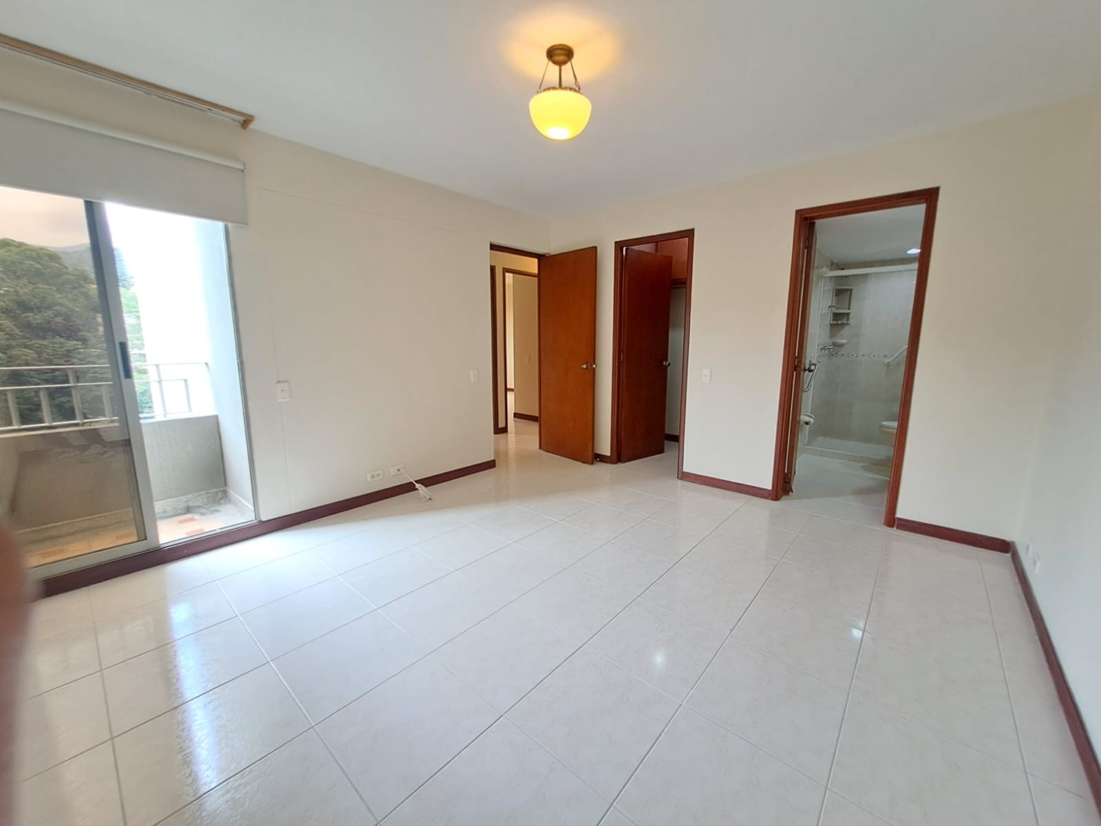 Apartamento en arriendo en La Castellana, Medellín · foto 2 de 20