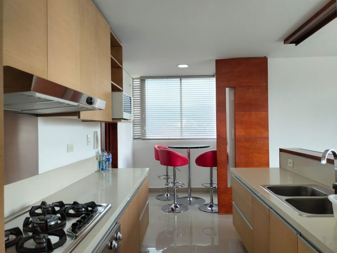 Apartamento de 3 alcobas en venta en El Poblado, Medellín, 207 m² · foto 5 de 19