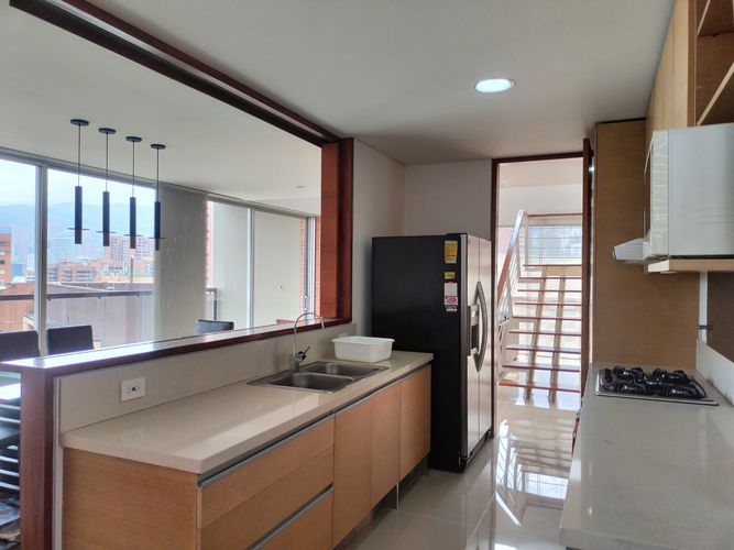 Apartamento de 3 alcobas en venta en El Poblado, Medellín, 207 m² · foto 6 de 19