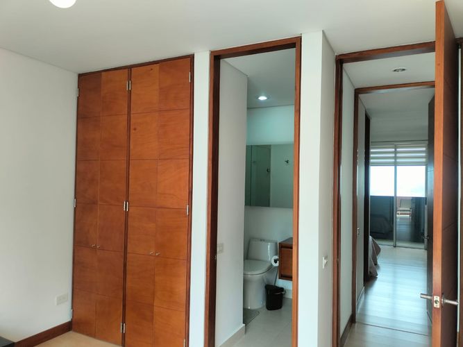 Apartamento de 3 alcobas en venta en El Poblado, Medellín, 207 m² · foto 14 de 19