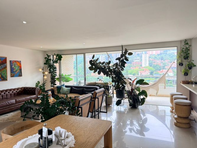 Apartamento de 2 alcobas en venta en El Poblado, Medellín, 188 m² · foto 3 de 19
