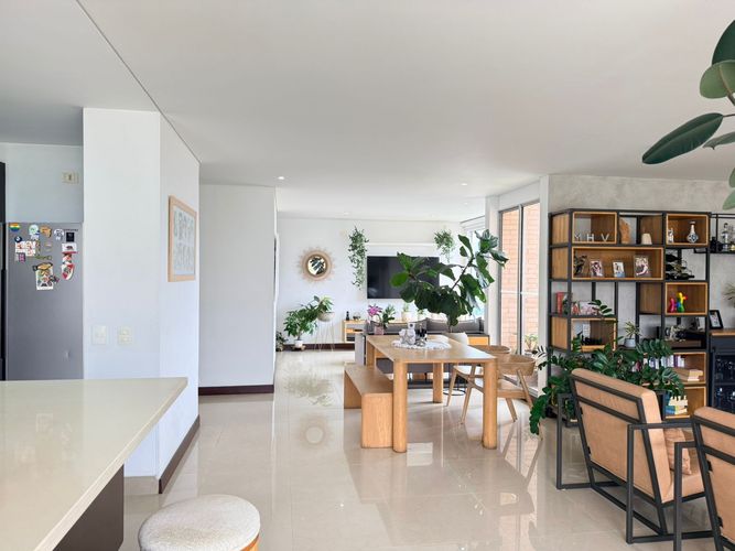 Apartamento de 2 alcobas en venta en El Poblado, Medellín, 188 m² · foto 5 de 19