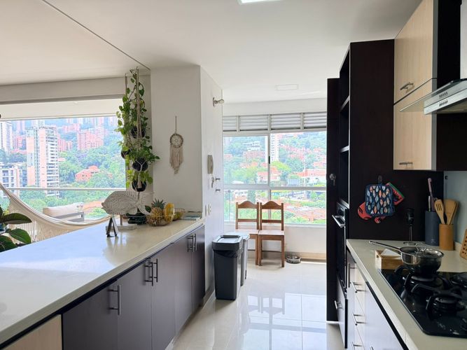 Apartamento de 2 alcobas en venta en El Poblado, Medellín, 188 m² · foto 9 de 19