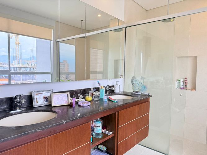 Apartamento de 2 alcobas en venta en El Poblado, Medellín, 188 m² · foto 18 de 19