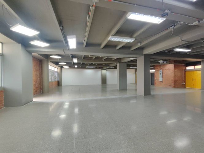 Oficina en arriendo en El Poblado, Medellín, 132 m² · foto 2 de 23