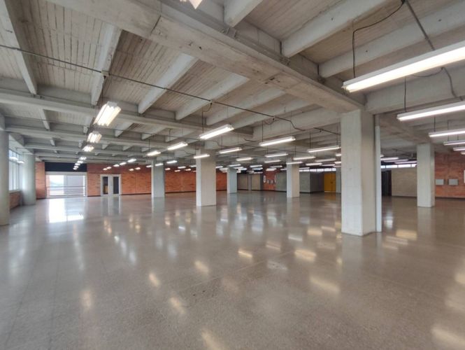 Oficina en arriendo en El Poblado, Medellín, 134 m² · foto 9 de 23