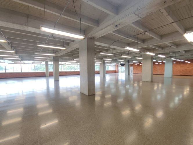 Oficina en arriendo en El Poblado, Medellín, 134 m² · foto 11 de 23