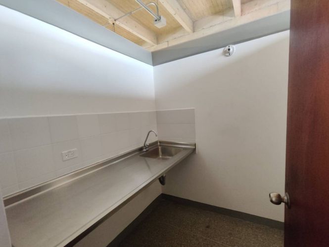 Oficina en arriendo en El Poblado, Medellín, 134 m² · foto 14 de 23