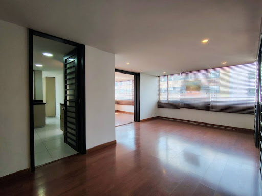 Apartamento en venta en Santa Barbara Central, Bogotá · foto 4 de 24