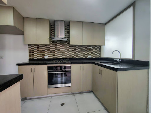 Apartamento en venta en Santa Barbara Central, Bogotá · foto 8 de 24