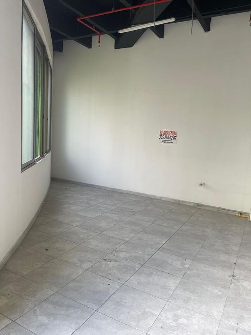 Local en arriendo en La Candelaria, Medellín, 38 m² · foto 2 de 9