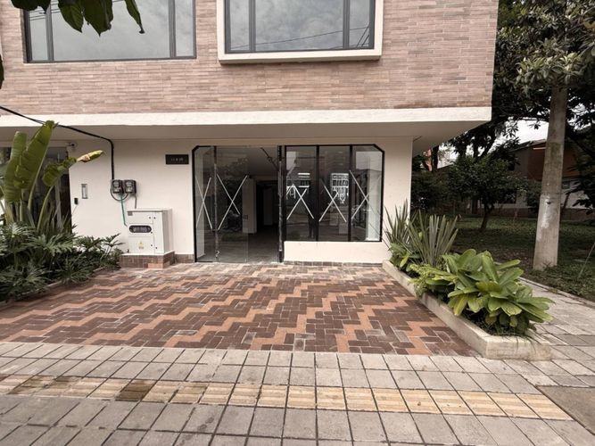 Local en arriendo en Los Colores, Medellín, 130 m² · foto 3 de 12