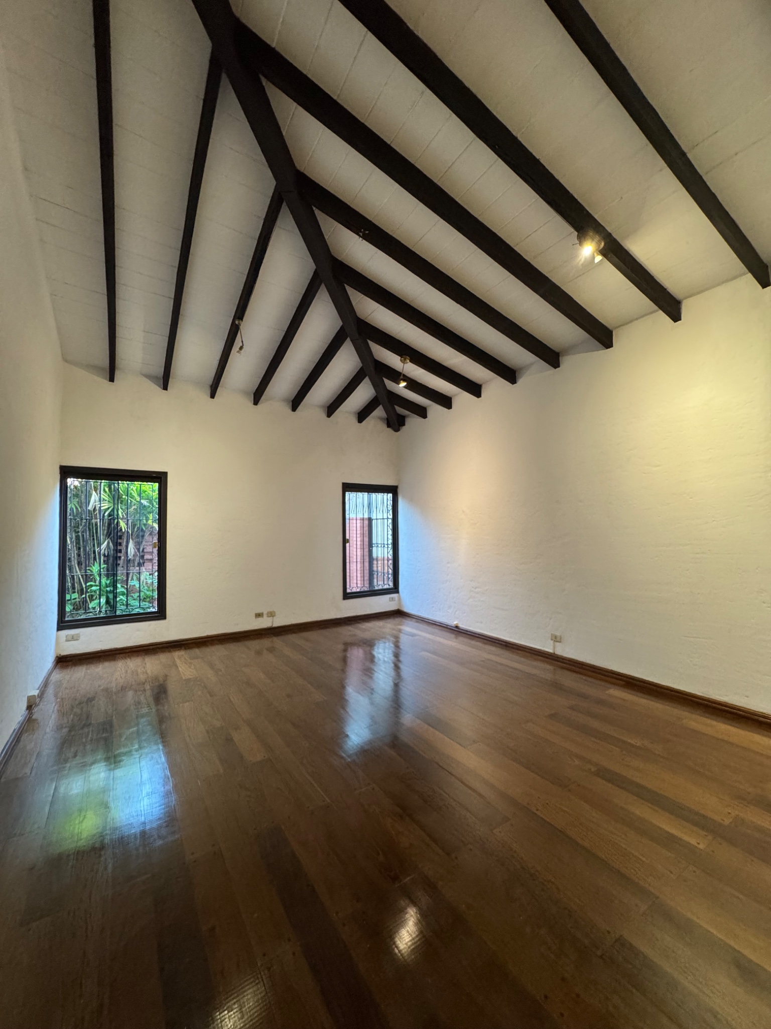 Residencia de Lujo en Alquiler: Ubicación Privilegiada y Estilo de Vida Excepcional — foto 3