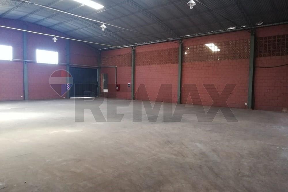 AMPLIO DEPÓSITO SOBRE AVELINO MARTINEZ - SAN LORENZO EN VENTA — foto 3