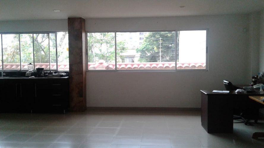 Casa de 4 alcobas en venta en Ciudad Jardin, Cali, 450 m² · foto 2 de 24