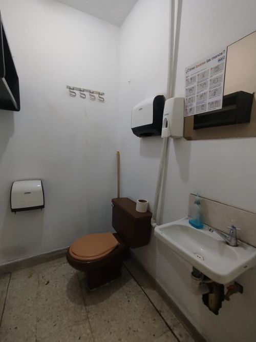 Edificio en arriendo en Sector Plaza De Bolivar, Pereira, 2600 m² · foto 4 de 24
