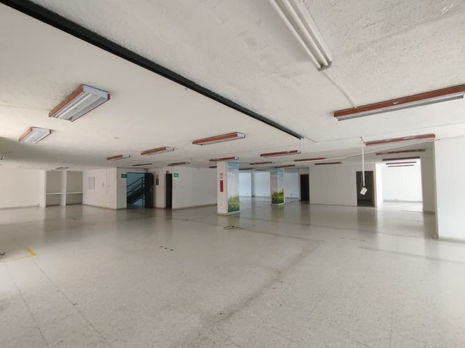 Edificio en arriendo en Sector Plaza De Bolivar, Pereira, 2600 m² · foto 9 de 24
