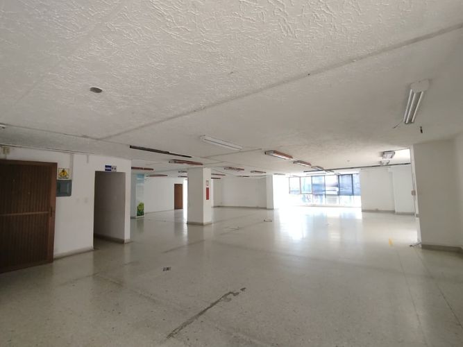 Edificio en arriendo en Sector Plaza De Bolivar, Pereira, 2600 m² · foto 20 de 24