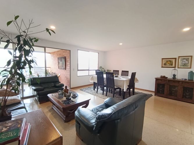 Apartamento de 3 alcobas en arriendo en Altos Del Poblado, Medellín, 135 m² · foto 2 de 20