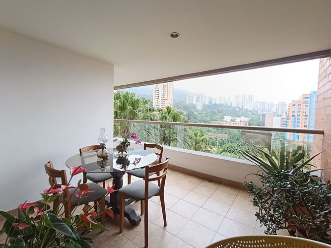 Apartamento de 3 alcobas en arriendo en Altos Del Poblado, Medellín, 135 m² · foto 3 de 20