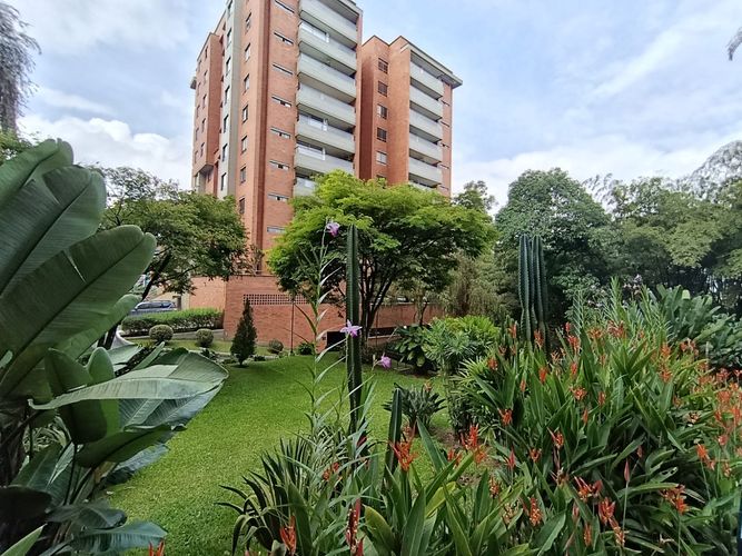 Apartamento de 3 alcobas en arriendo en Altos Del Poblado, Medellín, 135 m² · foto 6 de 20
