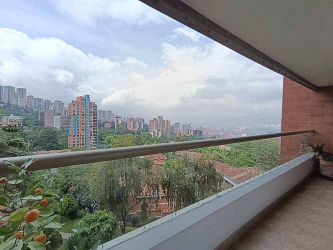 Apartamento de 3 alcobas en arriendo en Altos Del Poblado, Medellín, 135 m² · foto 11 de 20