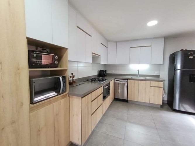 Apartamento de 3 alcobas en arriendo en Altos Del Poblado, Medellín, 135 m² · foto 12 de 20