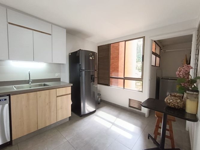 Apartamento de 3 alcobas en arriendo en Altos Del Poblado, Medellín, 135 m² · foto 13 de 20