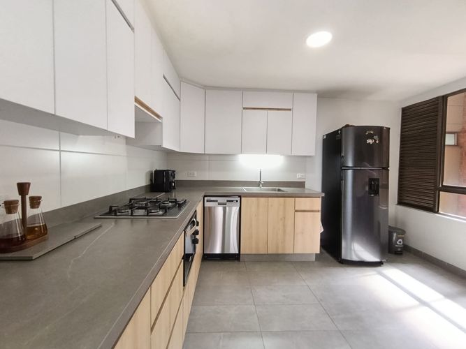 Apartamento de 3 alcobas en arriendo en Altos Del Poblado, Medellín, 135 m² · foto 16 de 20