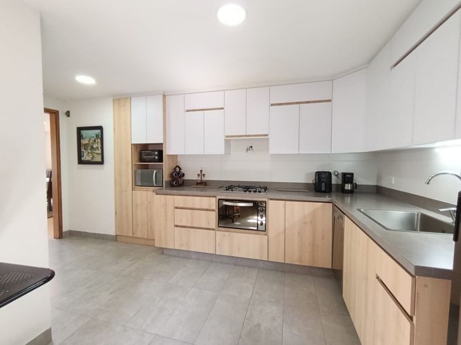 Apartamento de 3 alcobas en arriendo en Altos Del Poblado, Medellín, 135 m² · foto 17 de 20