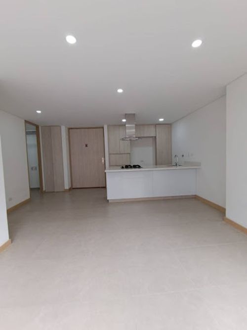 Apartamento de 2 alcobas en arriendo en Camino Verde, Envigado, 82 m² · foto 2 de 14