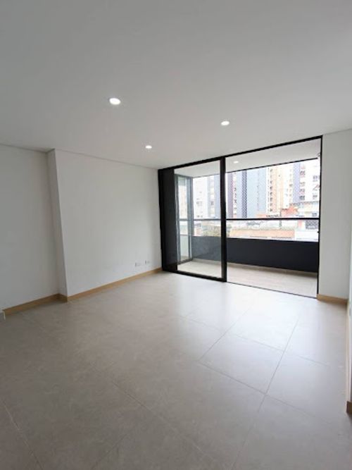 Apartamento de 2 alcobas en arriendo en Camino Verde, Envigado, 82 m² · foto 3 de 14
