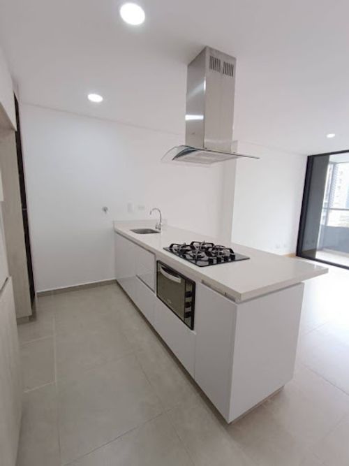 Apartamento de 2 alcobas en arriendo en Camino Verde, Envigado, 82 m² · foto 4 de 14