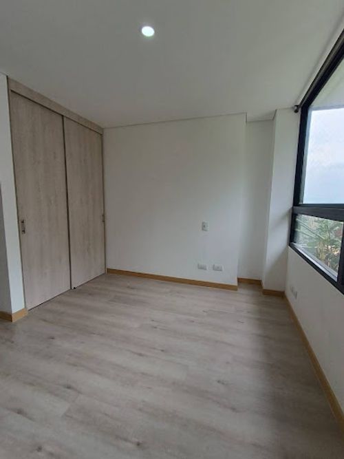 Apartamento de 2 alcobas en arriendo en Camino Verde, Envigado, 82 m² · foto 8 de 14
