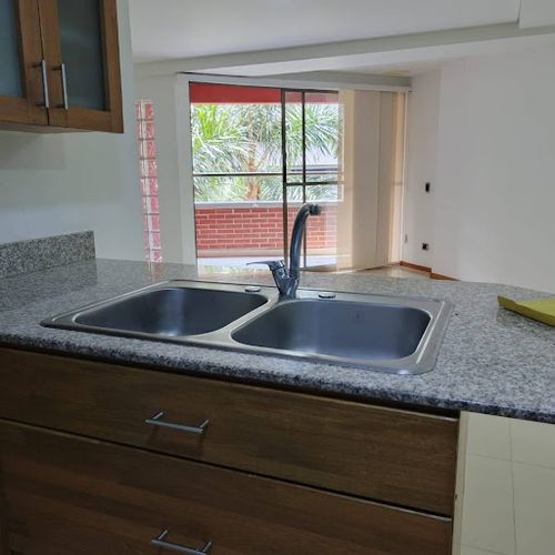 Apartamento de 3 alcobas en venta en Las Lomitas, Sabaneta, 115 m² · foto 2 de 17