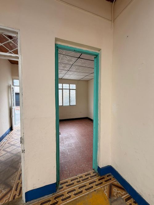 Casa de 10 alcobas en venta en La Pola, Ibagué, 675 m² · foto 4 de 17