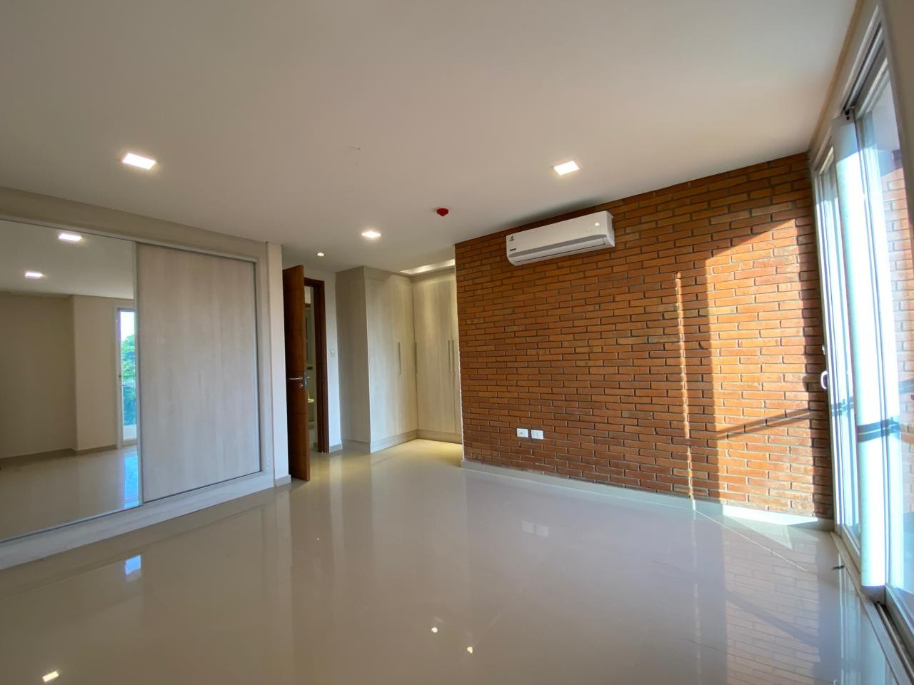 Alquiler Amplio departamento de 3 habitaciones en Barrio Herrera — foto 2