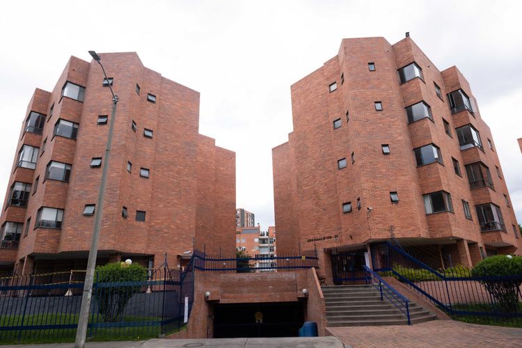 Apartamento de 2 alcobas en venta en Cedro Golf, Bogotá, 74 m² · foto 2 de 15