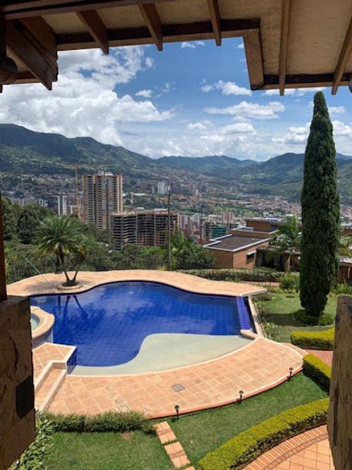 Casa de 5 alcobas en venta en Las Lomitas, Sabaneta, 614 m² · foto 16 de 24