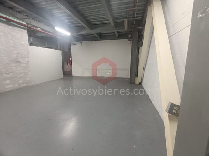 Bodega en arriendo en Laureles, Medellín, 1000 m² · foto 2 de 22