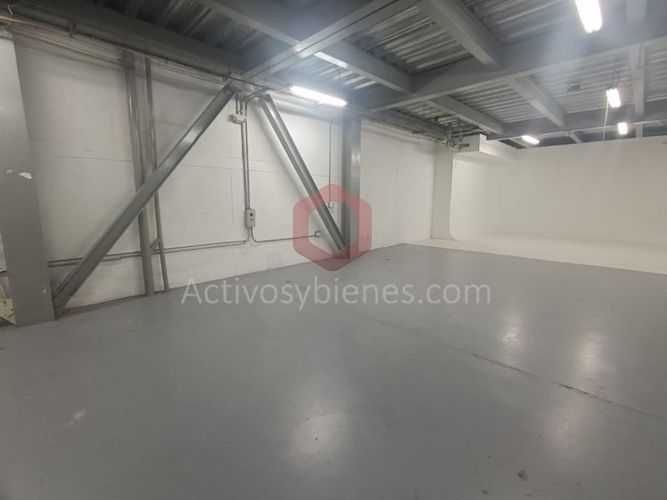 Bodega en arriendo en Laureles, Medellín, 1000 m² · foto 3 de 22